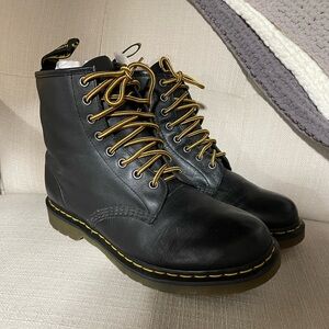 THE ORIGINAL DOC MARTENS- air walk boots size ladies 10
